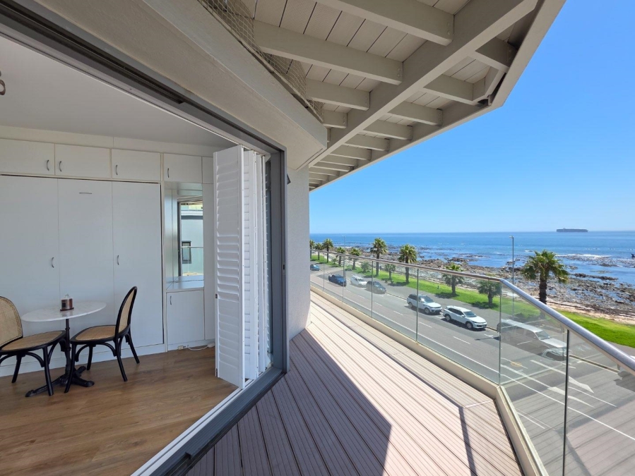 To Let 2 Bedroom Property for Rent in Mouille Point Western Cape